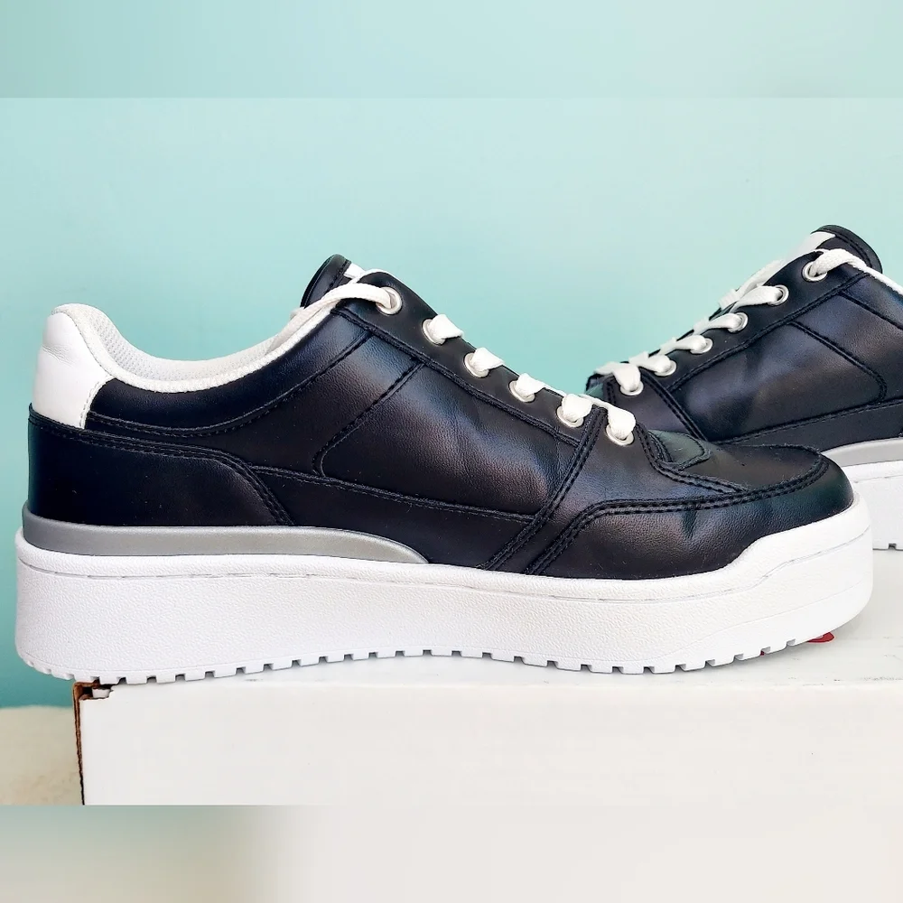 Calvin Klein Women's Calondra Black & White Platform Low Top Sneakers Y2K Chunky